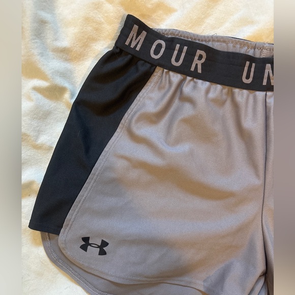 Under Armour Ladies Athletic shorts in grey/black - Picture 2 of 6